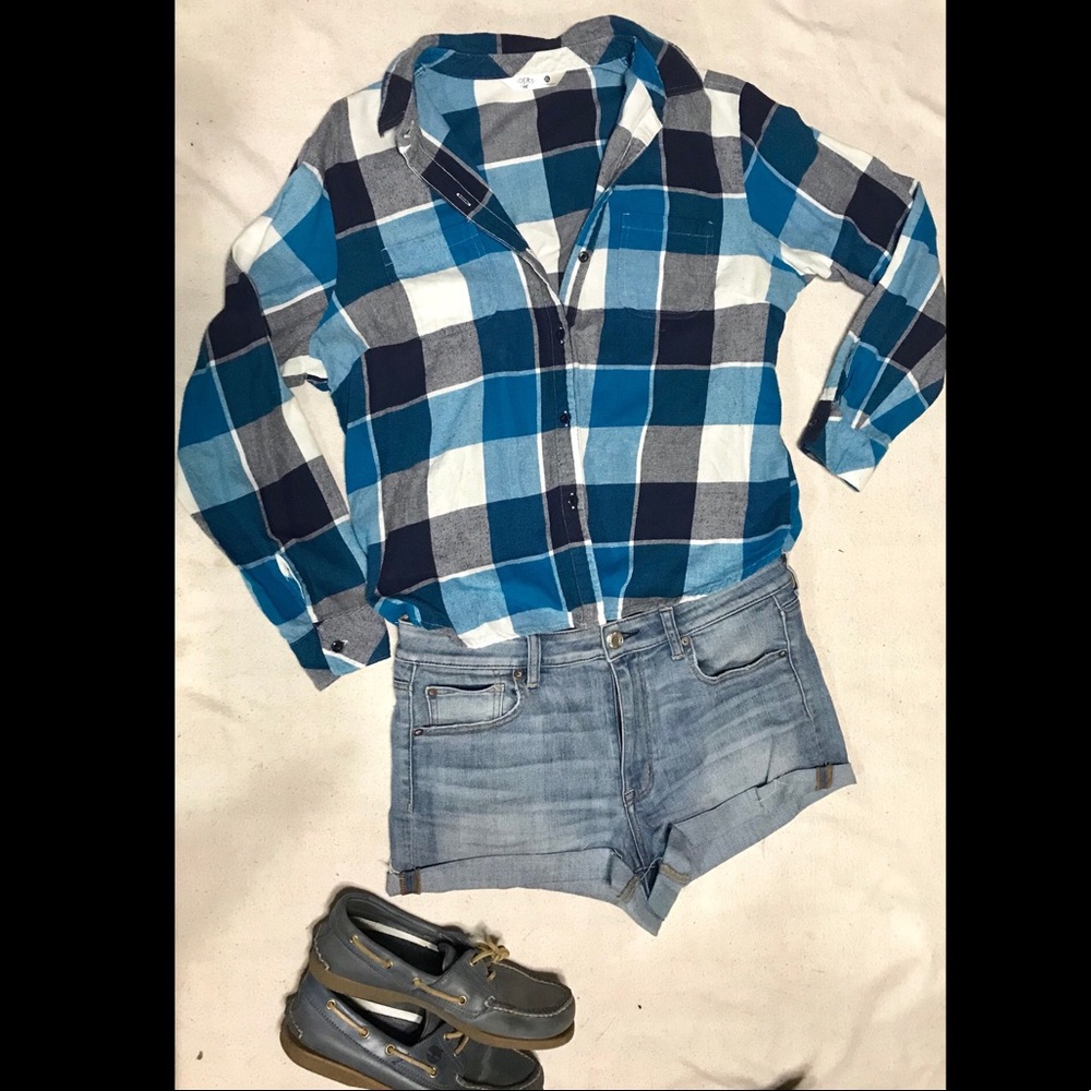 Blue and white flannel size XL